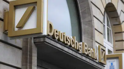 ALMANYA’DA POLİS FRANKFURT VE BERLİN’DE DEUTSCHE BANK’I BASTI!