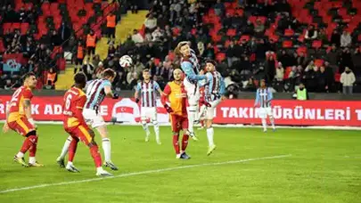 GALATASARAY TRABZON SPOR’U 4-1 YENEREK İLK FİNALİST OLDU!