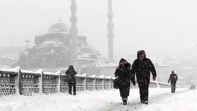 AKOM’DAN UYARI GELDİ! İSTANBUL’A NE ZAMAN KAR YAĞACAK?