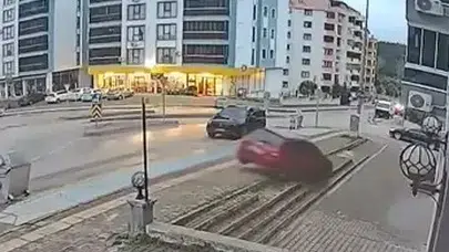 DİREKSİYON DERSİNDE FREN YERİNE GAZA BASINCA KALDIRIMA ÇIKTI!