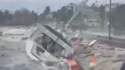 İSTANBUL’DA ÇOK SERT ESEN LODOS TEKNE VE GEMİLERĞ BATIRDI!