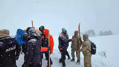 ÇIĞ ALTINDA KALAN ÇOBANLARDAN BİRİNİN CESEDİ BULUNDU!