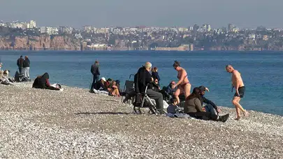 ÜLKENİN HER YERİ KAR ALTINDA! ANTALYA DENİZ KEYFİNDE!