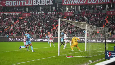 KARADENİZ DERBİSİNİ TRABZON SPOR KAZANARAK YARIŞTAN KOPMADI!