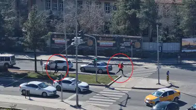 YOLDA KARŞILAŞTIĞI HUSUMETLİSİNE SİLAHLA BÖYLE ATEŞ ETTİ!