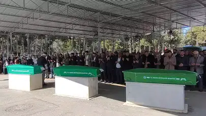 JİPİN ÇARPTIĞI 3 GENÇ KIZ YAN YANA TOPRAĞA VERİLDİ!