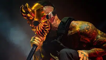 ZORLU’DAKİ ŞEYTANA TAPMA AYİNİ ELEŞTİRİSİ ALAN OYUN İPTAL EDİLDİ!