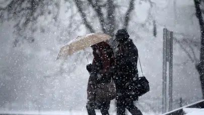 DİKKAT! İSTANBUL VALİLİĞİ FIRTINA VE YAĞMUR İÇİN UYARDI!