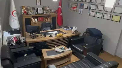 SAĞLIK ÇALIŞANI KENDİNİ HEİMLİCH MANEVRASI İLE KURTARDI!