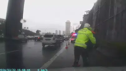 BAĞCILAR'DA BOĞAZINA ŞEKER KAÇAN SÜRÜCÜYÜ POLİS KURTARDI!