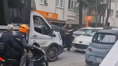MALTEPE'DE TRAFİKTE BIÇAKLI "ÖZÜR DİLEYECEKSİN!" KAVGASI ÇIKTI!