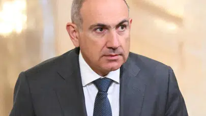 ERMENİSTAN BAŞBAKANI NİKOL PAŞİNYAN KİLİSEDE SALDIRIYA UĞRADI!