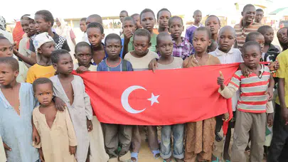 DENİZ FENERİ'NDEN "DÜNYA YETİMLER GÜNÜ"NDE 30 ÜLKEDE İFTAR!