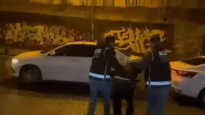 ULUSLARARASI ALTIN KAÇAKÇISI HAVALİMANINDA YAKALANDI!