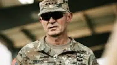 FLAŞ! FLAŞ! FLAŞ! AMERİKA’DA NELER OLUYOR? O KOMUTAN GÖREVDEN ALINDI!