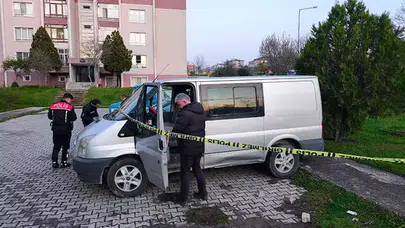 MİNİBÜSÜNÜ EVİNİN ÖNÜNE PARK ETTİ SİLAHLA VURULDU!