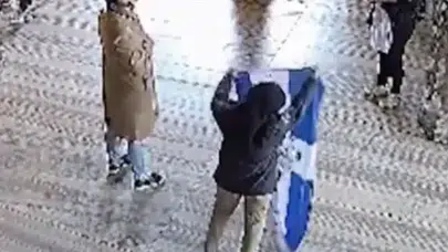 AYASOFYA’DAKİ BAYRAKLI  “YA ORTODOKS OL! YA ÖL!” PROVOKASYONU!