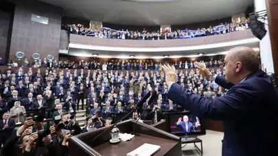 "HİÇ BİR GÜÇ TÜRKİYE VE CUMHURBAŞKANINA PARMAK SALLAYAMAZ!"