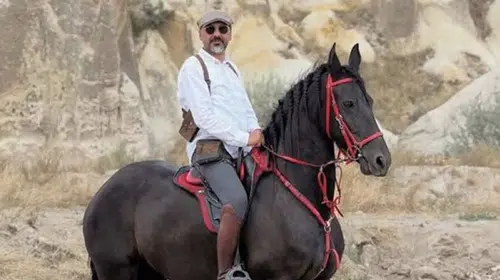 KIRIKKALE’DE AT İLE GİDERKEN DİREĞE ÇARPAN İŞ İNSANI HAYATINI KAYBETTİ!