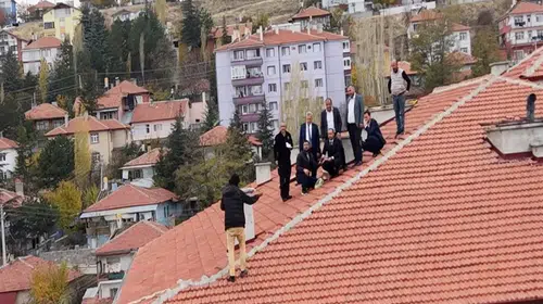 ÇATIYA ÇIKAN VATANDAŞI AK PARTİ ÇANKIRI İL BAŞKANI İKNA ETTİ!