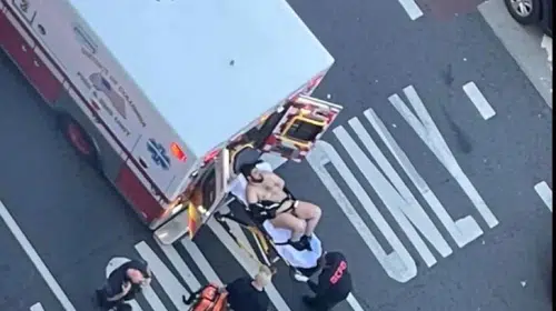 İŞTE ABD'DE SİLAHLI SALDIRI YAPAN VE MUHAFIZLARI VURAN O KİŞİ!