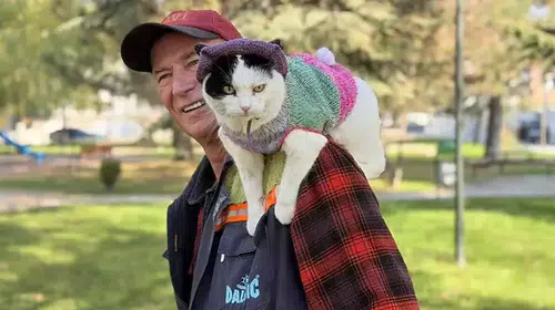 SYLVİA ADLI KEDİSİ İLE 12 YILDA 65 ŞEHİR GEZDİ! ŞİMDİ HEDEF SELANİK!