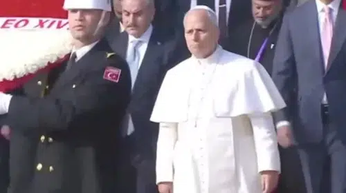 PAPA 14.LEONUN ANKARA'DA İLK DURAĞI ANIT KABİR OLDU!