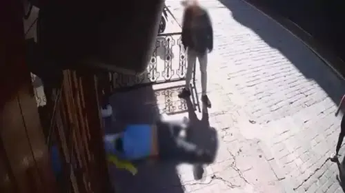 BEYOĞLU'NDA EPİLEPSİ HASTASINI GASPEDEN 2 ŞÜPHELİ TUTUKLANDI!