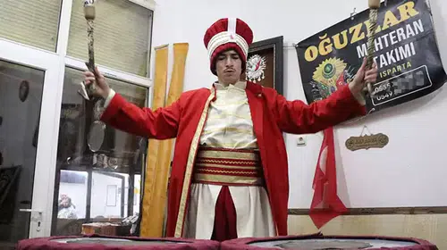 FENOMEN MEHTER DAVULCUSUNUN KİM OLDUĞU ORTAYA ÇIKTI!"