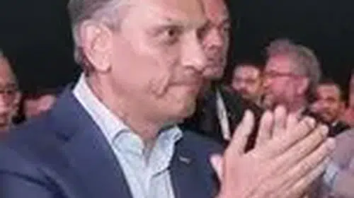 TURSAB’DA FİRUZ BAĞLIKAYA YENİDEN BAŞKAN SEÇİLDİ!