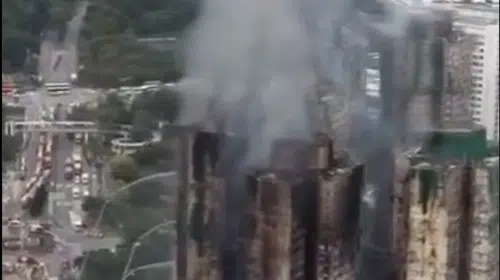 HONG KONG’DA 8 APARTMAN YANDI! ÖLÜ SAYISI 55 OLDU!