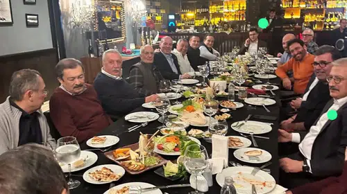 MASADA AĞAR MİLLETVEKİLİ VE YARGI ÜYELERİ OLAN BU FOTOĞRAF GÜNDEM OLDU!