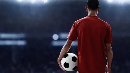 BOŞANMAK İÇİN EŞİNE 200 MİLYON TL VEREN ÜNLÜ FUTBOLCU KİM?