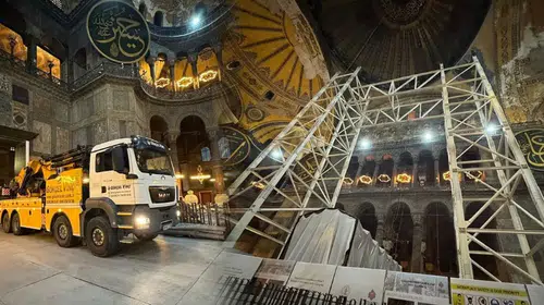 AYASOFYA CAMİİ'NDE ŞİMDİ DE RESTORASYON TARTIŞMALARI BAŞLADI!