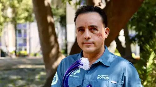 KÖPEKBALIĞI UZMANI GALAPAGOS TÜRÜNÜN SALDIRISINDAN SON ANDA KURTULDU!