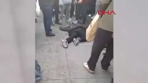 CEVİZLİBAĞ DURAĞI’NDA BAYILAN GENÇ KIZA METROBÜS ÇARPTI!