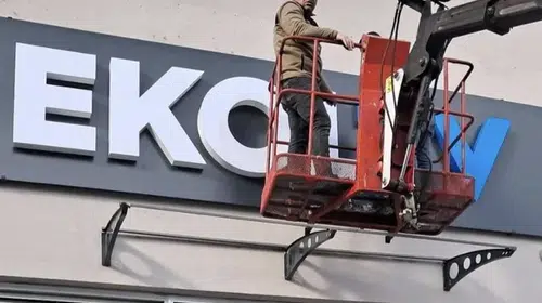 EKOL TV’NİN TABELASI SÖKÜLDÜ! EMRAH DOĞRU’DAN SES YOK!