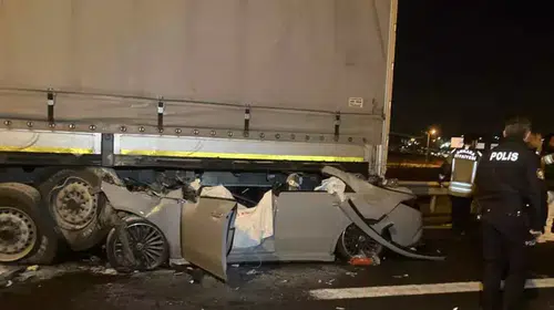 ANKARA’DA KORKUNÇ KAZA! AŞIRI HIZLA TIRIN ALTINA BÖYLE GİRDİ!