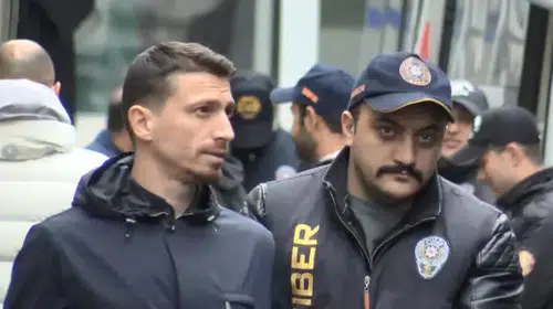 FENERBAHÇE’NİN FUTBOLCUSU MERT HAKAN YANDAŞ’DA TUTUKLANDI!