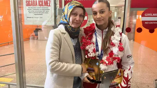 DÜNYA ŞAMPİYONLUĞUNU İKİ AY ÖNCE VEFAT EDEN BABASINA HEDİYE ETTİ!