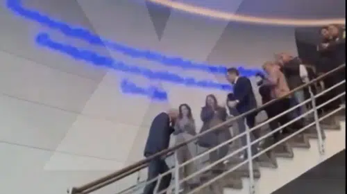 SADETTİN SARAN FENERBAHÇE KULÜBÜ’NE ALKIŞ VE GÖZYAŞLARI İÇİNDE GİRDİ!