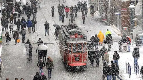 İSTANBUL VALİLİĞİ CUMARTESİ KAR YAĞIŞI  İÇİN UYARIDA BULUNDU!