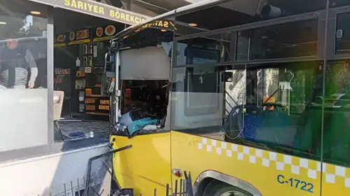 ÜSKÜDAR'DA İETT OTOBÜSÜ BÖREKÇİYE DALDI! 4 KİŞİ YARALANDI!