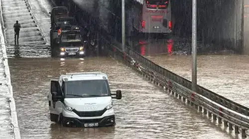 ANTALYA’DA YAĞAN AŞIRI YAĞMUR ALT GEÇİTLERİ SU İLE DOLDURDU!