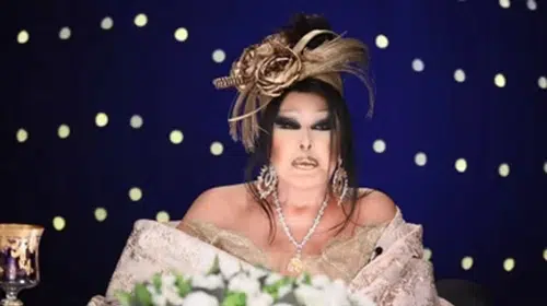 BÜLENT ERSOY'U KIZDIRDILAR! MİKROFON VE BARDAKLARI FIRLATTI!