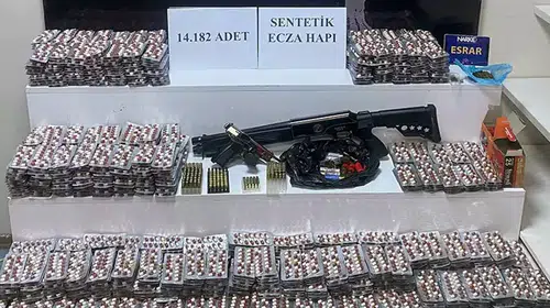 EV VE İŞ YERİNDE 14 BİN HAP ÇIKAN ŞÜPHELİ POLİSLERİ GÜLDÜRDÜ!