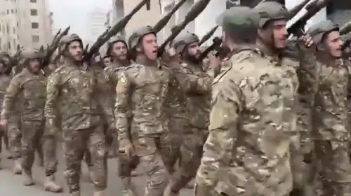 SURİYE ORDUSU HALEP’DE ROKET ATARLI GEÇİT TÖRENİ YAPTI!