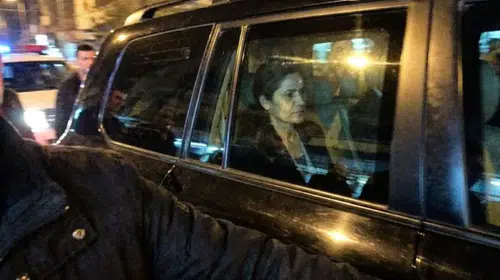 FLAŞ HABER! SDG EŞ BAŞKANI İLHAM AHMED  ŞAM’A GETİRİLDİ!