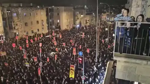 BAŞKENT TEL AVİV’DE HALK NETANTAHU’YA KARŞI AYAKLANDI!