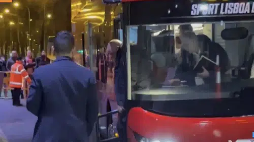 MOURINHO REAL MADRİD KARŞILAŞMASINI OTOPARKTAKİ OTOBÜSTEN İZLEDİ!